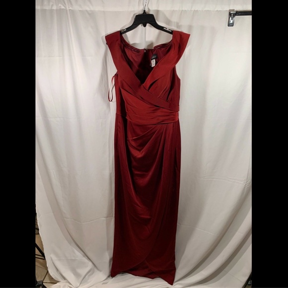 NEW‎ $358 La Femme Surplice Off the Shoulder Gown in Burgundy [SZ 12 ] - Picture 2 of 9